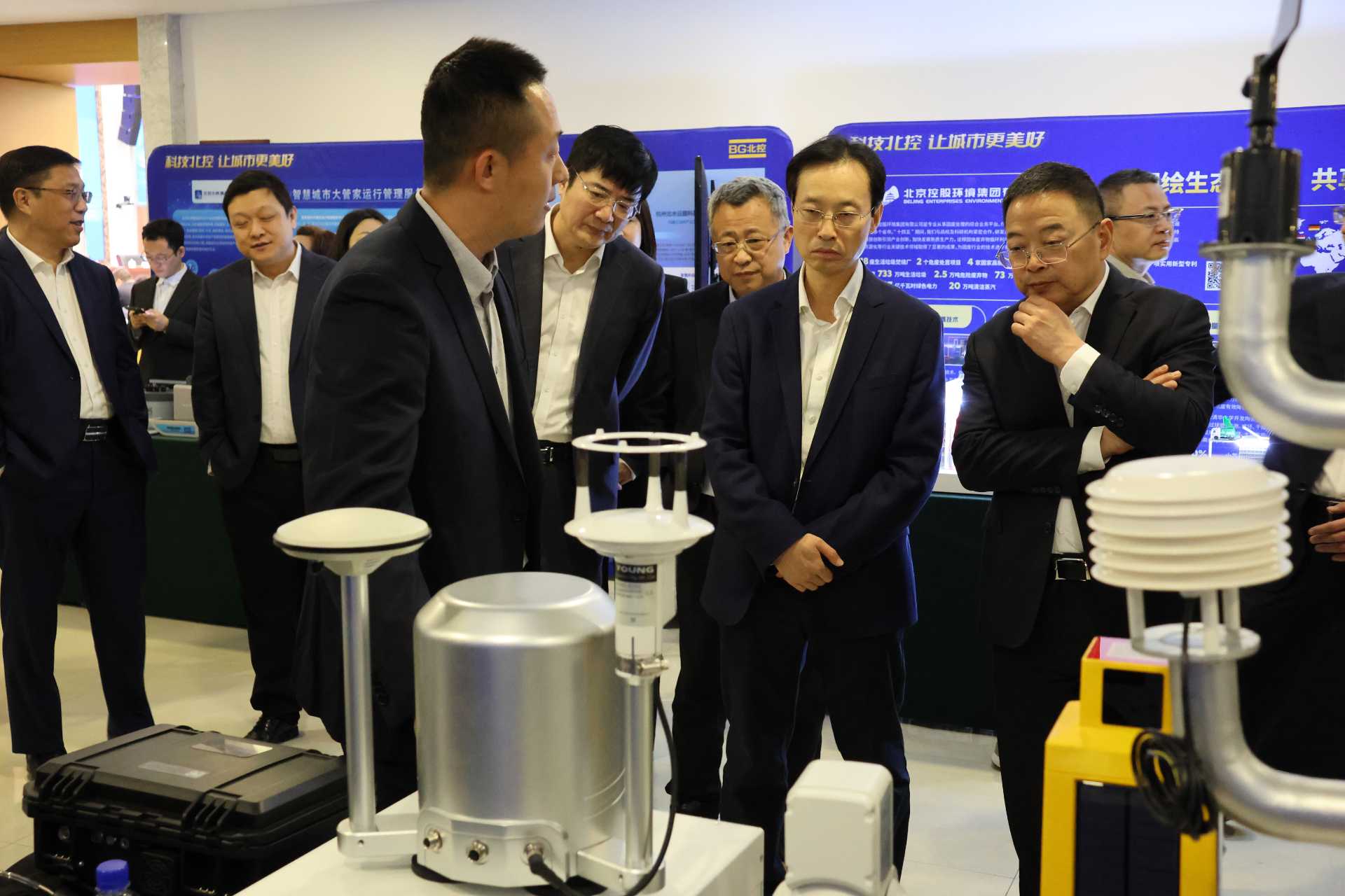 北控北斗燃气泄漏高精准检测系列装备亮相 北控集团2025年科技大会